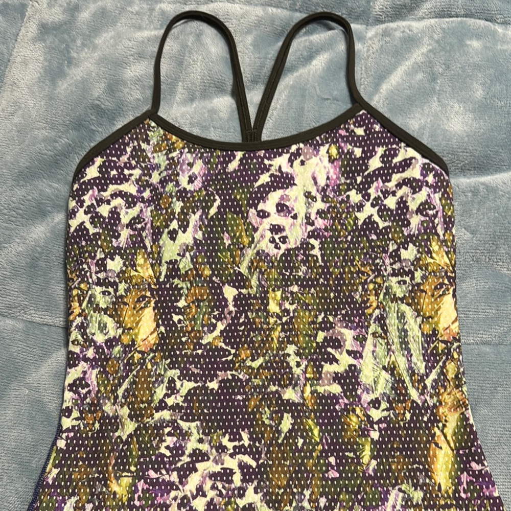 Lululemon Tank with built-in bra size 4
